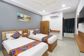 Egyptian cotton sheets, premium bedding, in-room safe, desk - Fabhotel Midori Inn (Hyderabad)