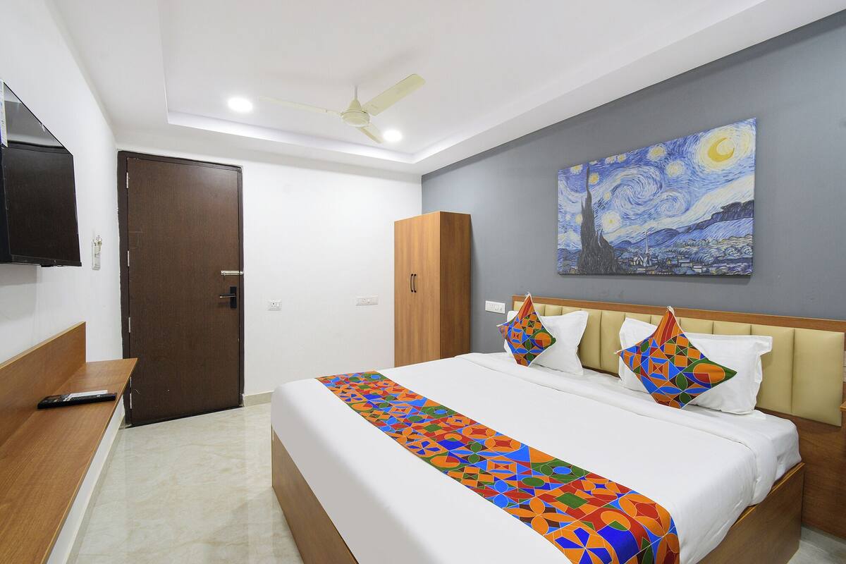 Premium Room | Egyptian cotton sheets, premium bedding, in-room safe, desk