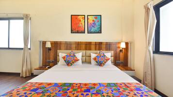 Egyptian cotton sheets, premium bedding, in-room safe, desk