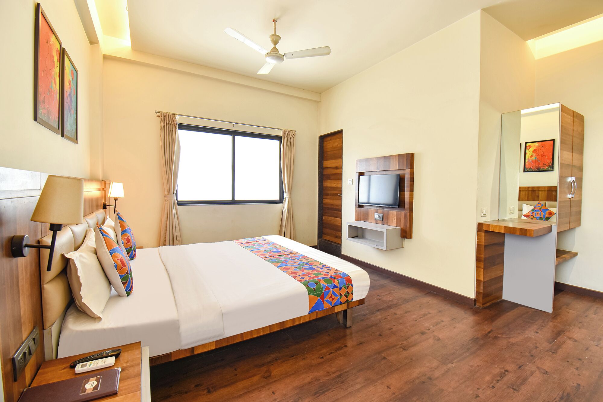Egyptian cotton sheets, premium bedding, in-room safe, desk