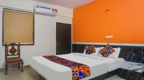 Deluxe Room | Egyptian cotton sheets, premium bedding, in-room safe, desk - Fabhotel Star Executive (Pune)
