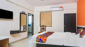 Deluxe Room | Egyptian cotton sheets, premium bedding, in-room safe, desk - Fabhotel Star Executive (Pune)
