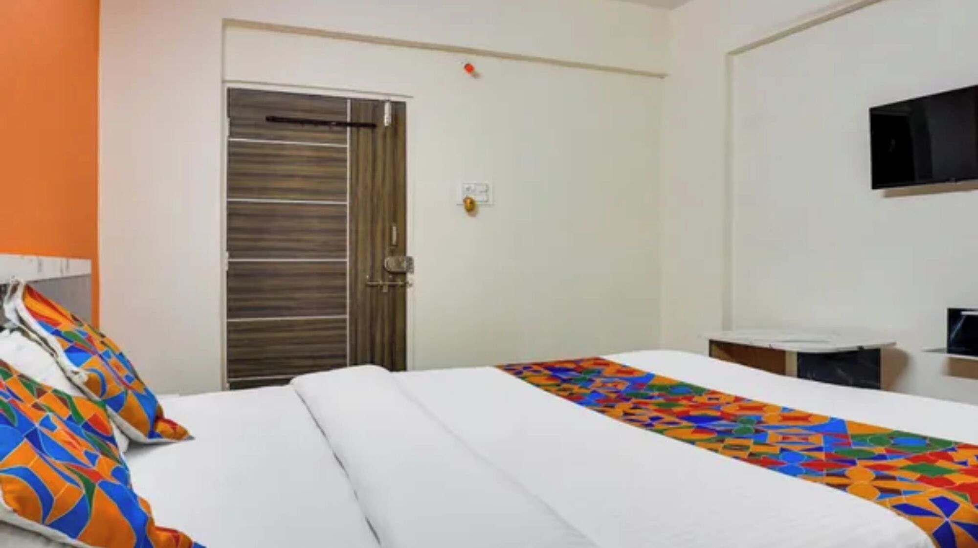 Deluxe Room | Egyptian cotton sheets, premium bedding, in-room safe, desk