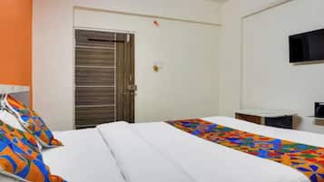 Deluxe Room | Egyptian cotton sheets, premium bedding, in-room safe, desk