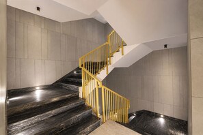 Staircase - Fabhotel Elvilla Model Town (New Delhi)