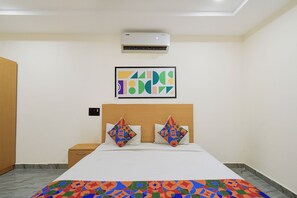 Egyptian cotton sheets, premium bedding, in-room safe, desk