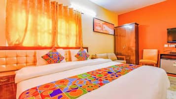 Egyptian cotton sheets, premium bedding, in-room safe, desk