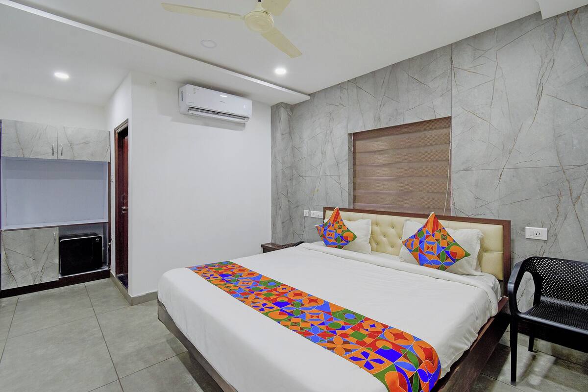 Luxury Suite | Egyptian cotton sheets, premium bedding, in-room safe, desk