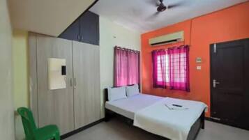 Egyptian cotton sheets, premium bedding, in-room safe, desk