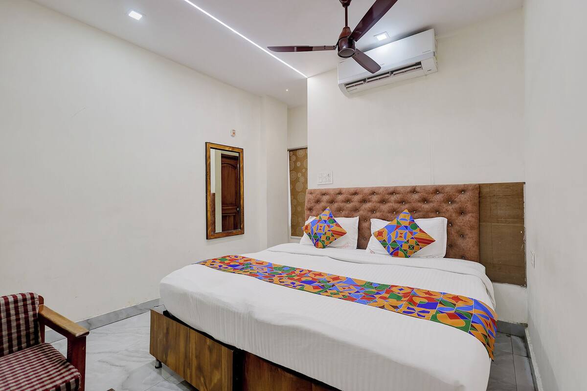 Deluxe Room | Egyptian cotton sheets, premium bedding, in-room safe, desk