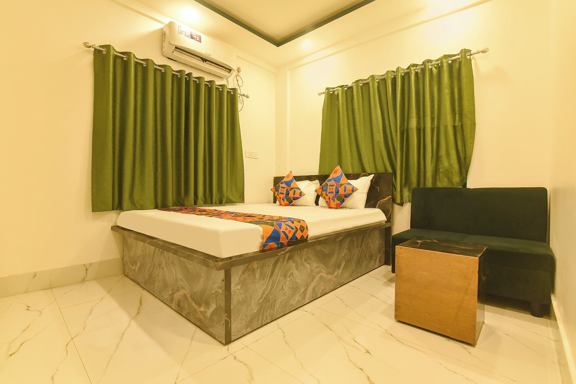 Lakens van Egyptisch katoen, luxe beddengoed, een kluis op de kamer