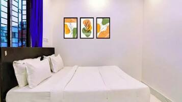 Egyptian cotton sheets, premium bedding, in-room safe, desk