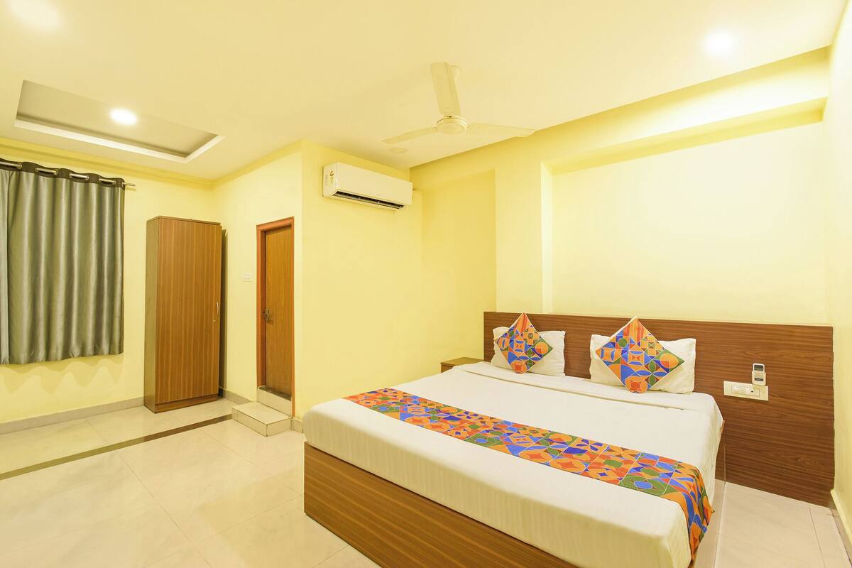 Premium Room | Egyptian cotton sheets, premium bedding, in-room safe, desk