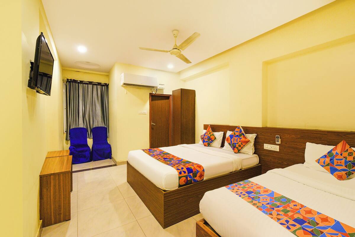 Family Room | Egyptian cotton sheets, premium bedding, in-room safe, desk