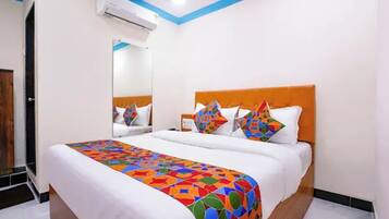 Egyptian cotton sheets, premium bedding, in-room safe, desk