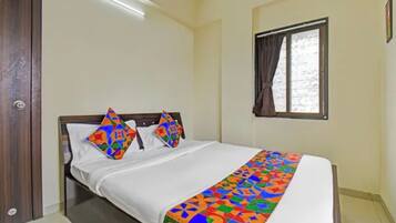 Egyptian cotton sheets, premium bedding, in-room safe, desk