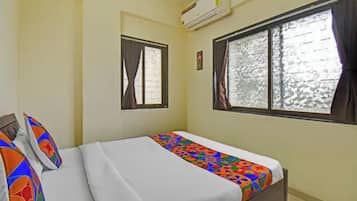 Egyptian cotton sheets, premium bedding, in-room safe, desk