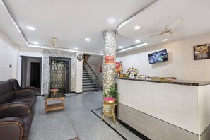 Reception - Fabhotel Aditya Grand (Guntur)
