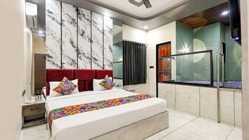 Luxury Suite | Egyptian cotton sheets, premium bedding, in-room safe, desk