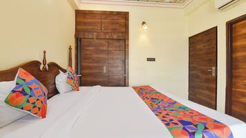 Premium Room | Egyptian cotton sheets, premium bedding, in-room safe, desk