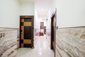 Lobby - Fabhotel Prime Golden Leaf (Bangalore)