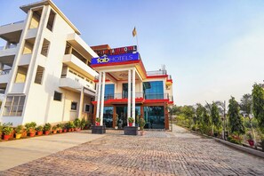 Exterior - Fabhotel The Yash Resort (Faizabad)