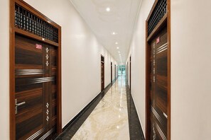 Lobby - Fabhotel The Yash Resort (Faizabad)