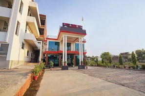 Exterior - Fabhotel The Yash Resort (Faizabad)