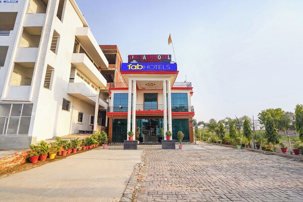 Fabhotel The Yash Resort - Faizabad