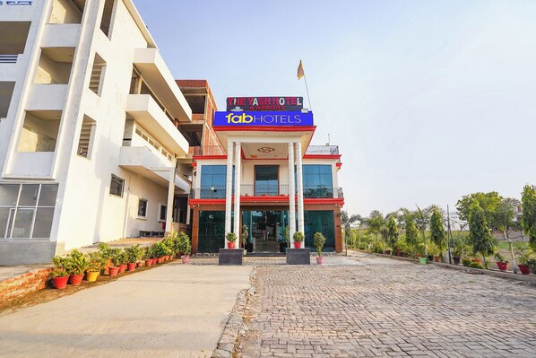 Exterior - Fabhotel The Yash Resort (Faizabad)