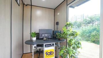Quầy tiếp tân