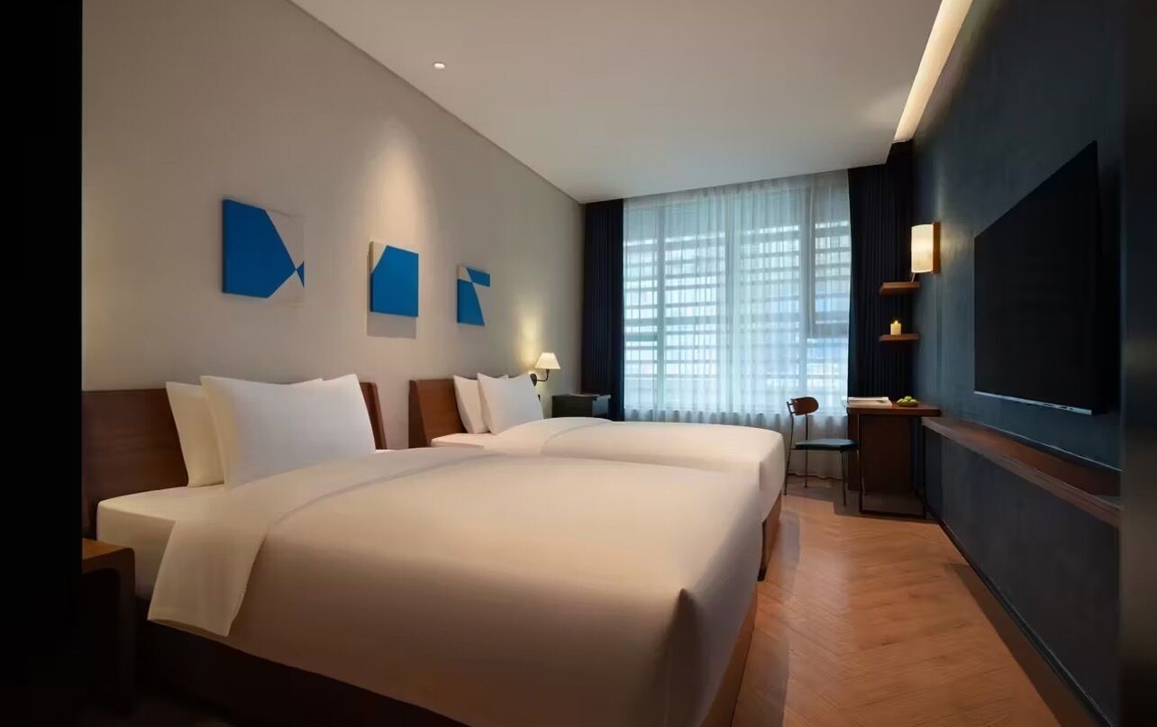 Comfort Twin kamer, uitzicht op stad | Een bureau, een strijkplank/strijkijzer, gratis wifi
