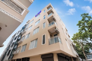 Front of property - Fabhotel Devika (New Delhi)