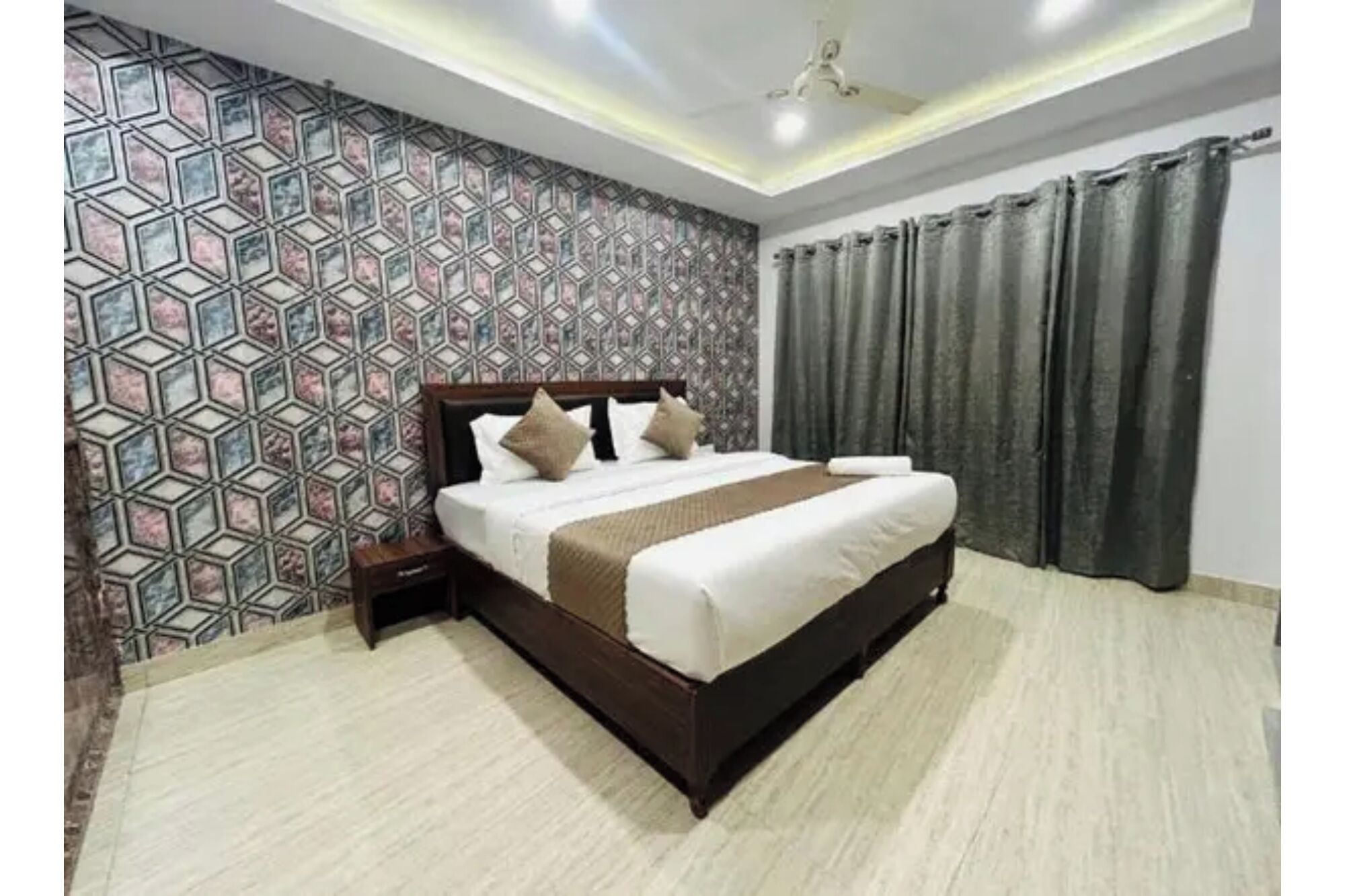 Deluxe Room | Egyptian cotton sheets, premium bedding, in-room safe, desk