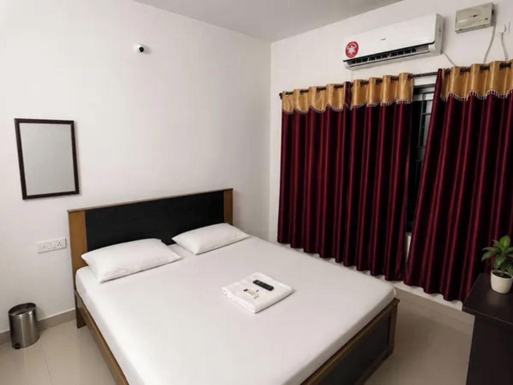 Deluxe Room | Egyptian cotton sheets, premium bedding, in-room safe, desk