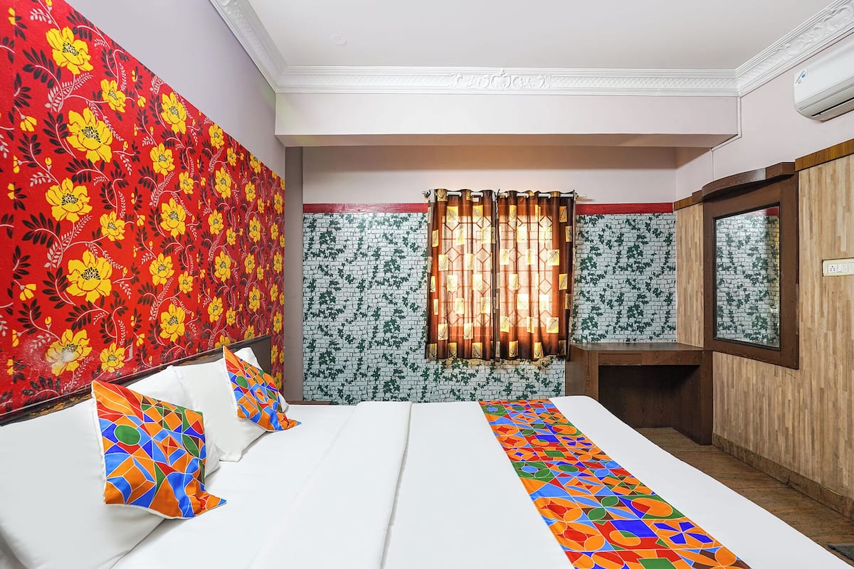 Premium Room | Egyptian cotton sheets, premium bedding, in-room safe, desk