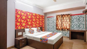 Premium Room | Egyptian cotton sheets, premium bedding, in-room safe, desk