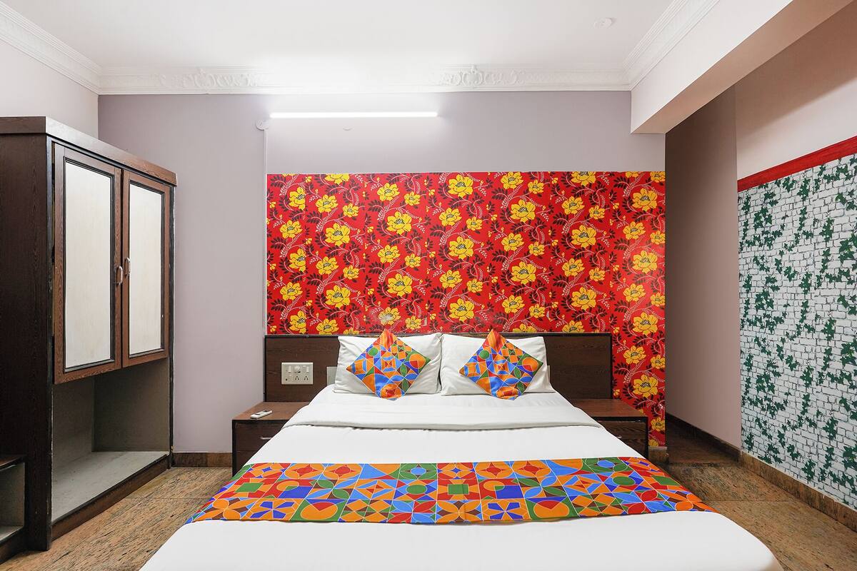Deluxe Room | Egyptian cotton sheets, premium bedding, in-room safe, desk