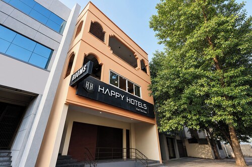 Fabhotel Happy