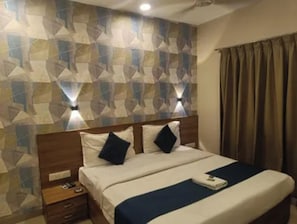 Deluxe Room | Egyptian cotton sheets, premium bedding, in-room safe, desk - Fabhotel Staywell (Indore)