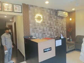 Reception - Fabhotel Staywell (Indore)