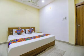 Deluxe Room | Egyptian cotton sheets, premium bedding, in-room safe, desk - Fabhotel Lake Link (Bhopal)