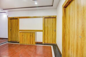 Lobby - Fabhotel Lake Link (Bhopal)