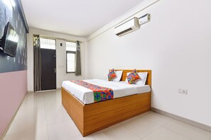 Egyptian cotton sheets, premium bedding, desk, free WiFi