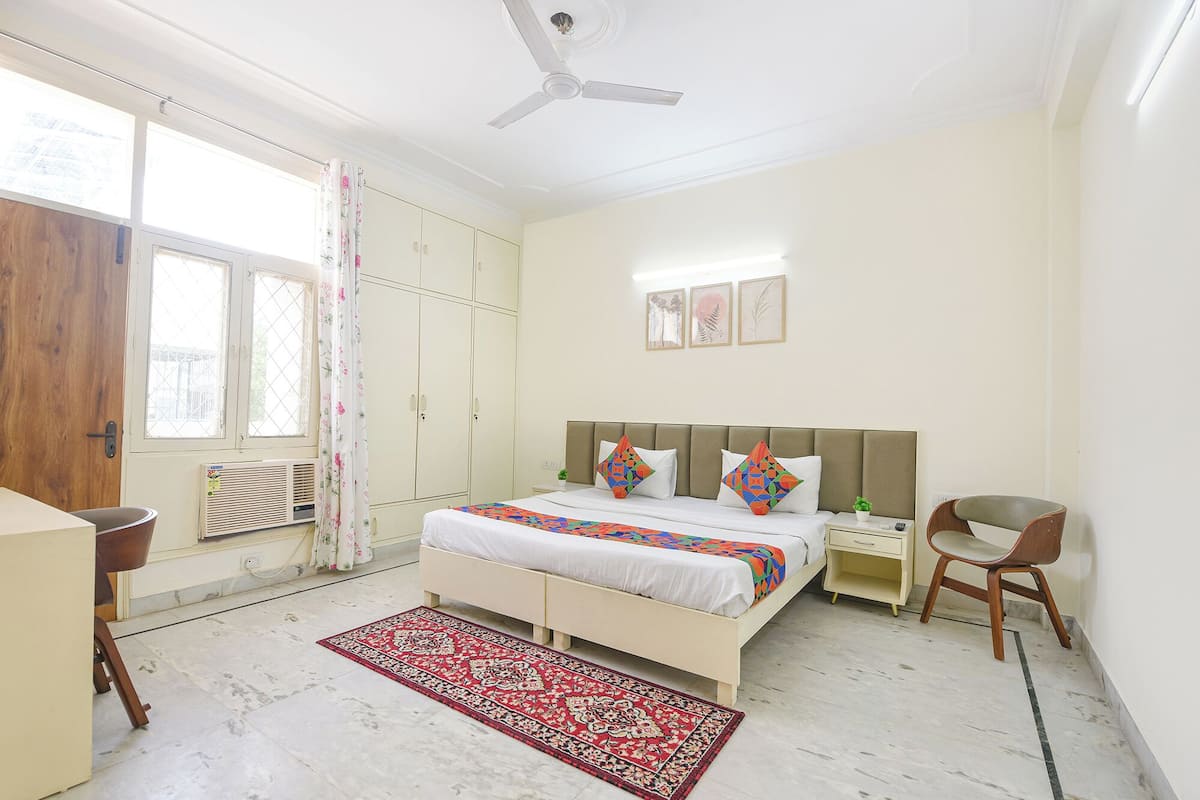 Deluxe Room | Egyptian cotton sheets, premium bedding, in-room safe, desk