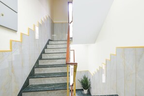 Staircase - Via Golden Gate Stayz (Gurugram)