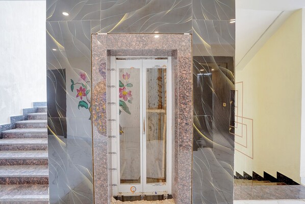 Elevator - Fabhotel Crystal Zee (Kanpur)