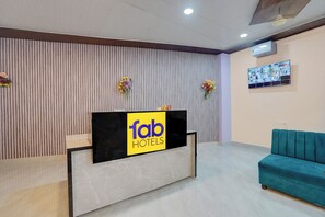Reception - Fabhotel Crystal Zee (Kanpur)
