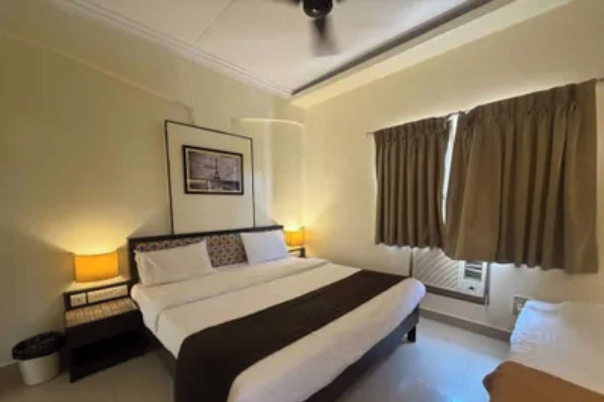 Deluxe Room | Egyptian cotton sheets, premium bedding, in-room safe, desk