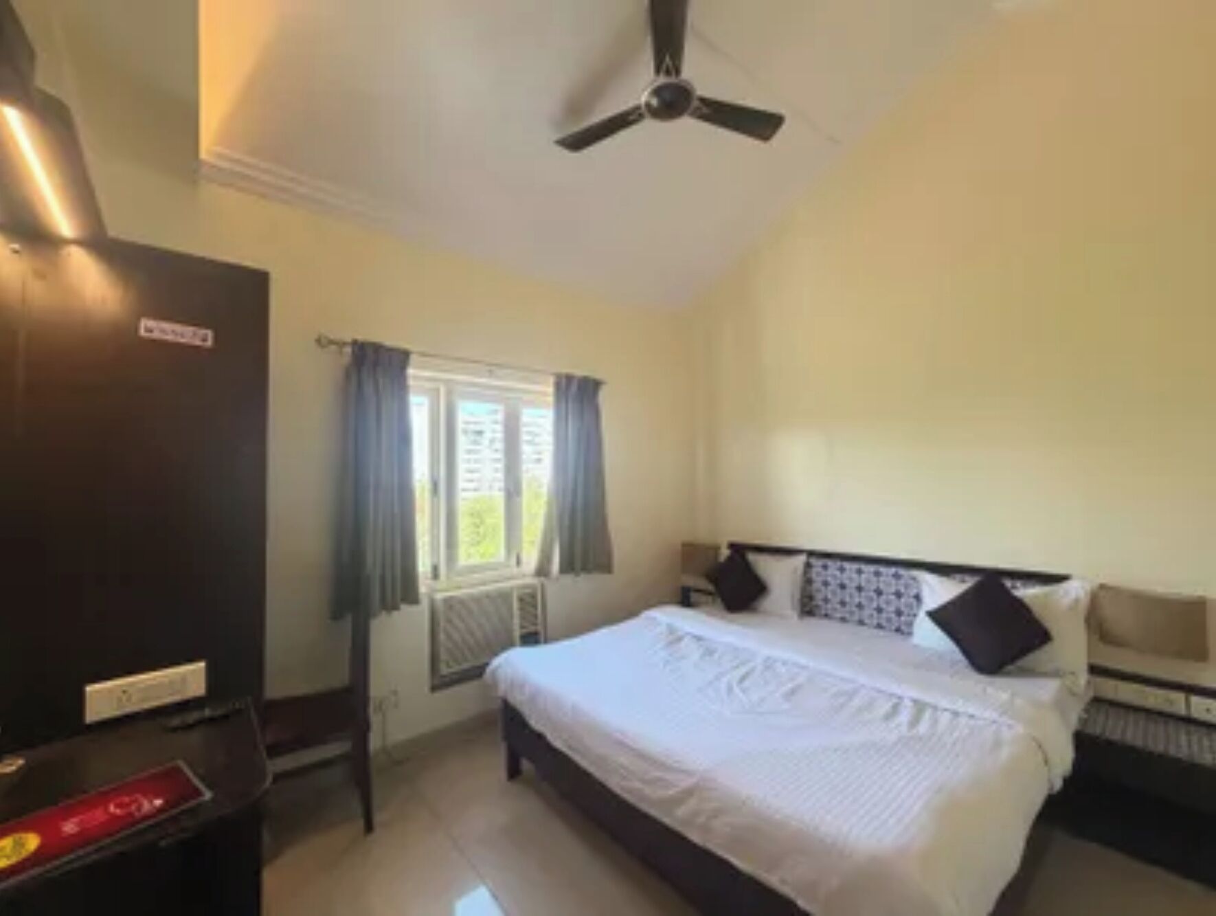 Family Room | Egyptian cotton sheets, premium bedding, in-room safe, desk